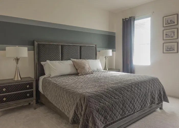 Waterfront Brand New Modern Luxury 8 Bedroom Pool House! Sleeps 16