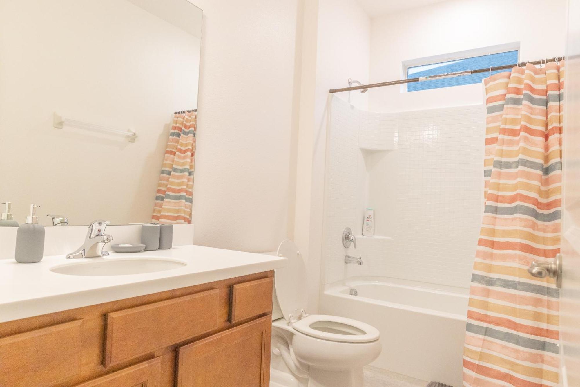 Waterfront Brand New Modern Luxury 8 Bedroom Pool House! Sleeps 16 * Kissimmee