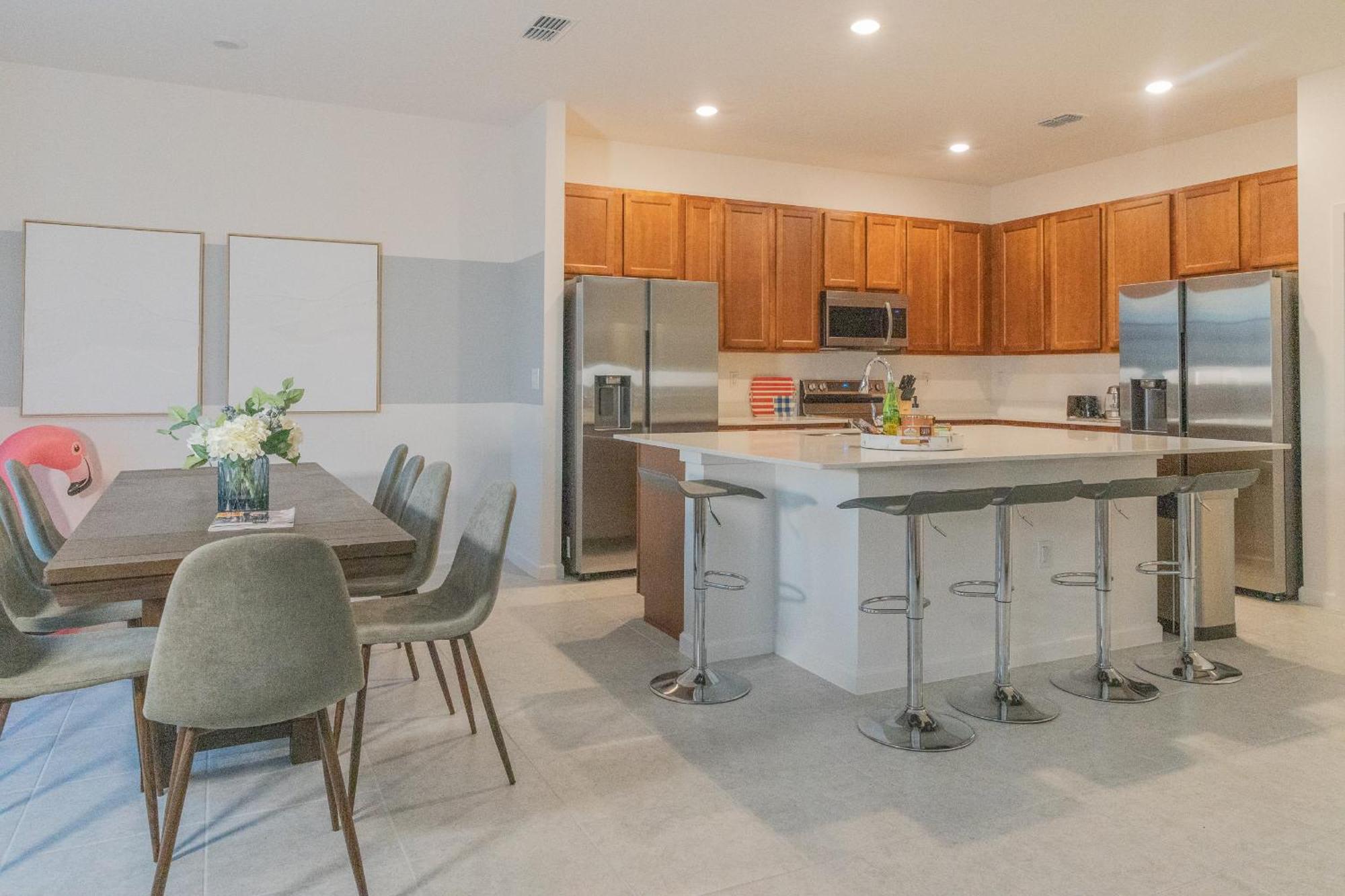 Villa Waterfront Brand New Modern Luxury 8 Bedroom Pool House! Sleeps 16 Kissimmee