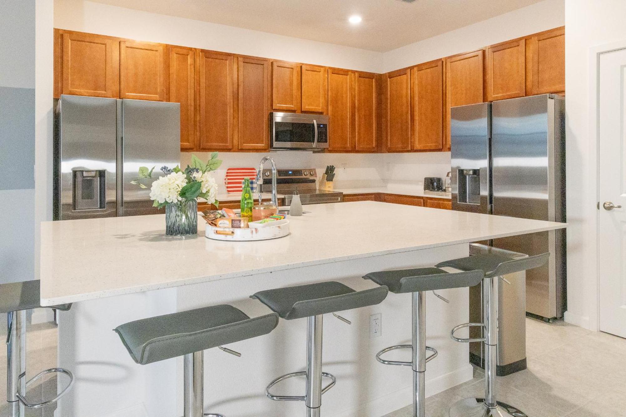 Waterfront Brand New Modern Luxury 8 Bedroom Pool House! Sleeps 16 * Kissimmee