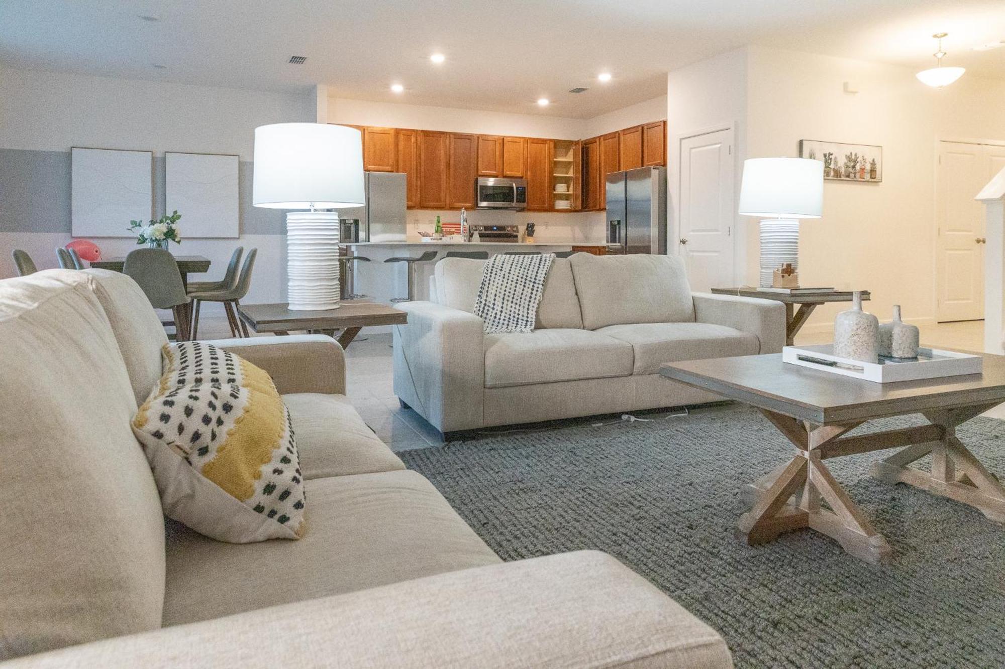 Waterfront Brand New Modern Luxury 8 Bedroom Pool House! Sleeps 16 Kissimmee