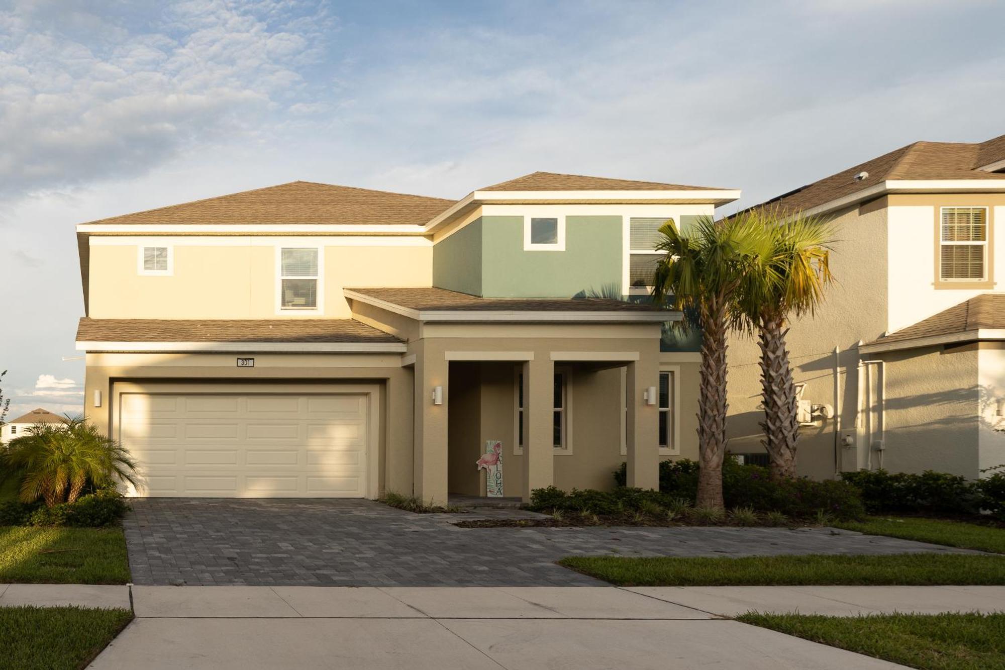 Waterfront Brand New Modern Luxury 8 Bedroom Pool House! Sleeps 16