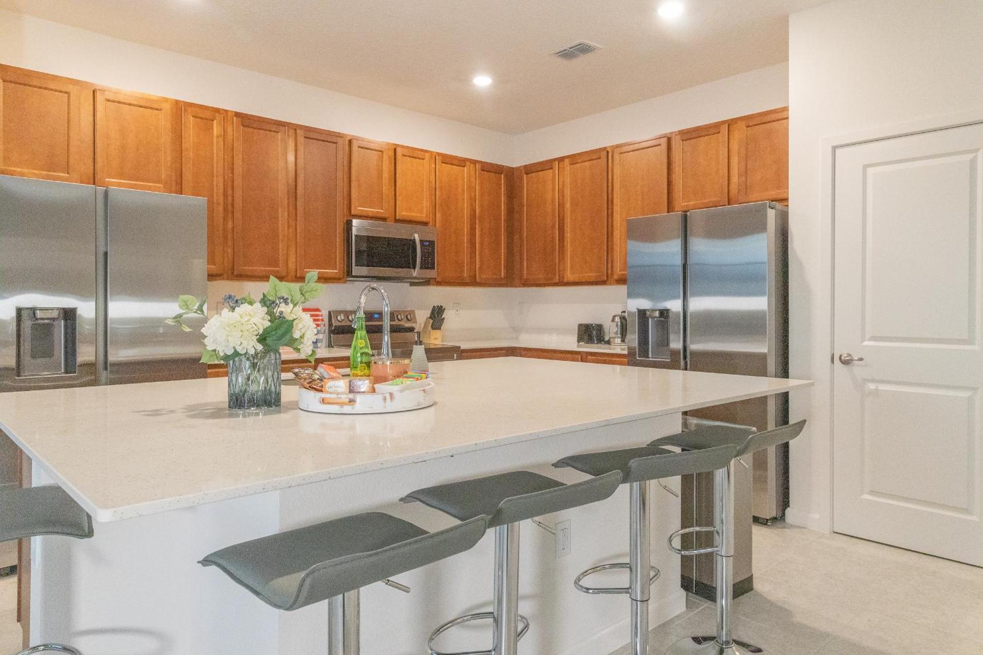 Waterfront Brand New Modern Luxury 8 Bedroom Pool House! Sleeps 16