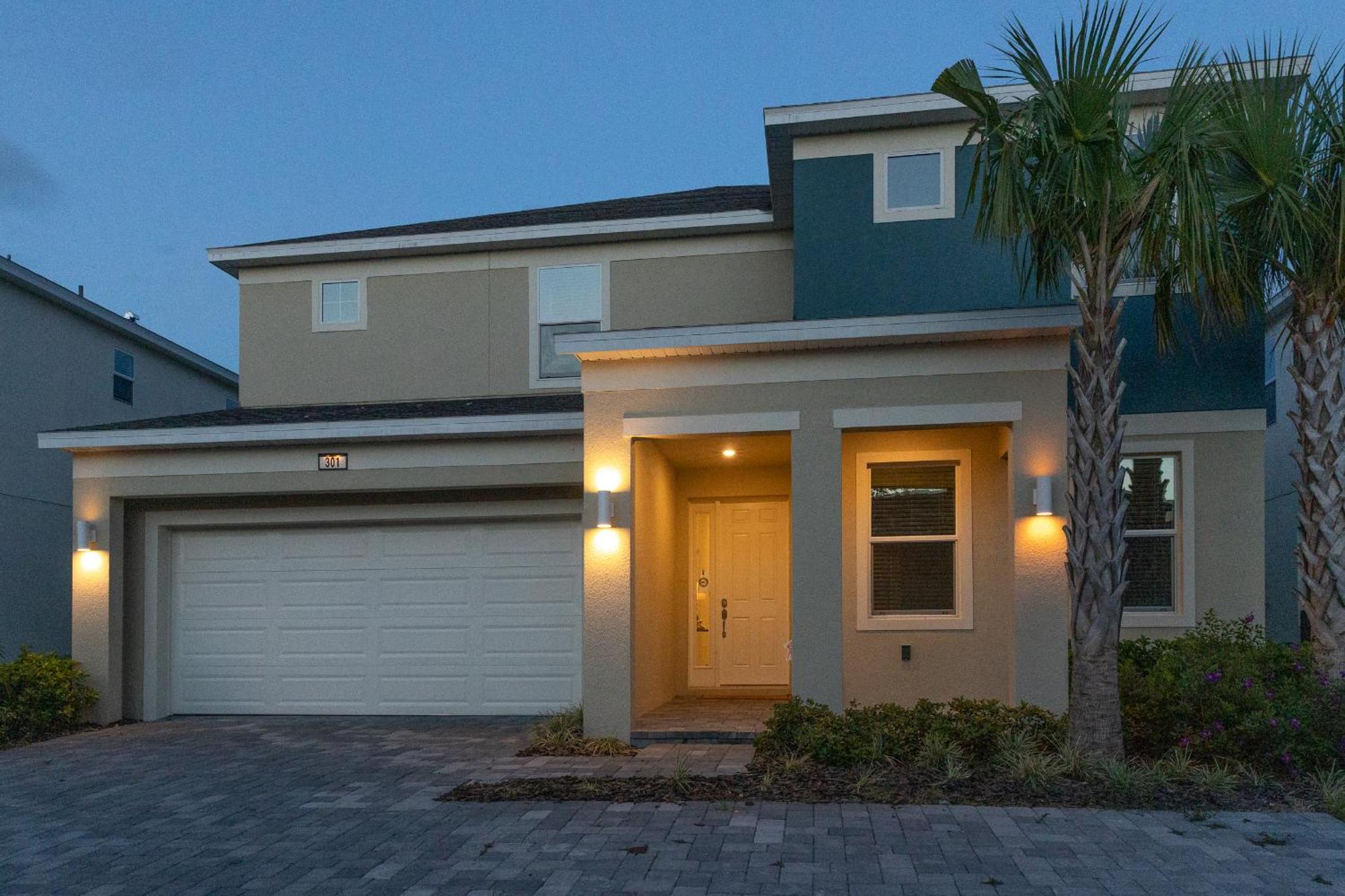 Waterfront Brand New Modern Luxury 8 Bedroom Pool House! Sleeps 16